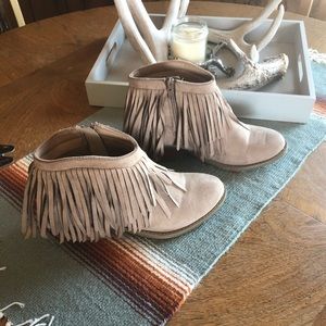 Fringe taupe J. Adams booties
